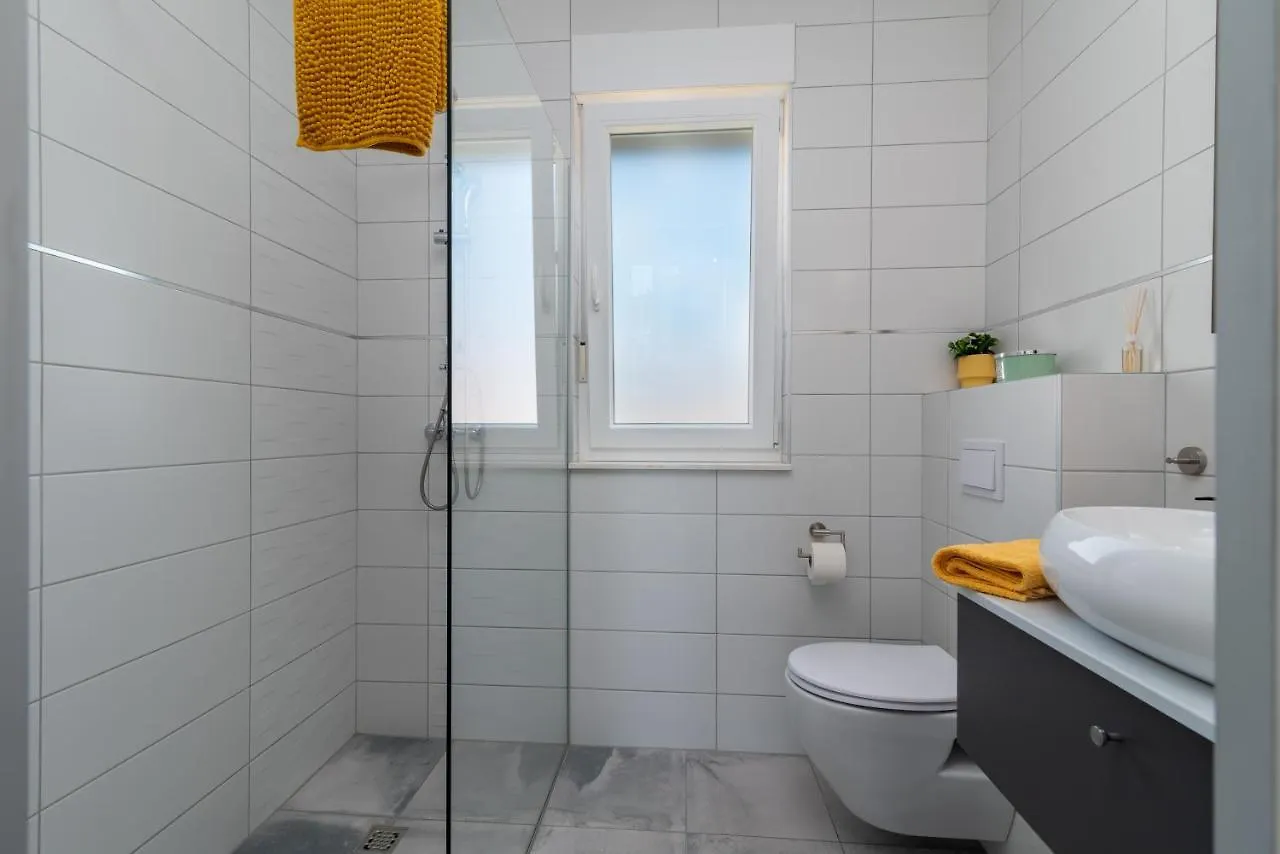 Apartmani Luce Trogir 0*,